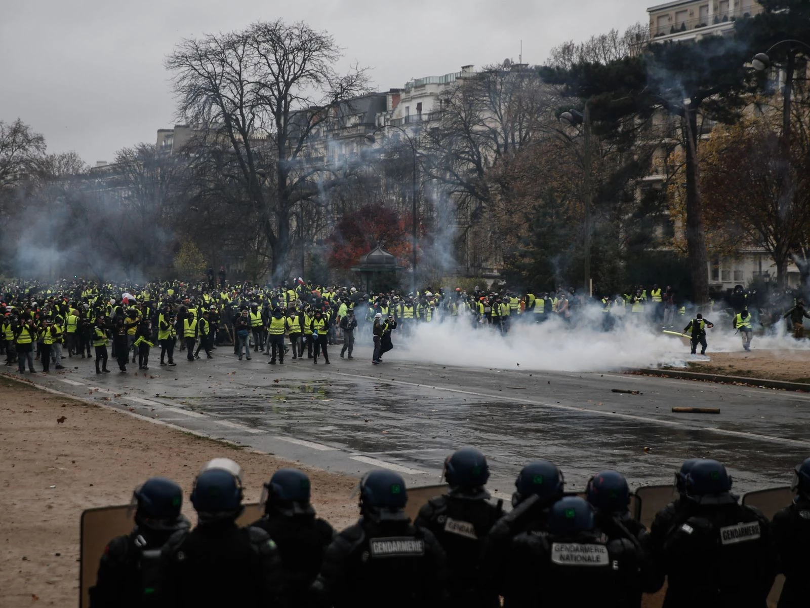 «Βράζουν» οι Γάλλοι με τον Μακρόν: «Παραιτήσου για το καλό της χώρας»! – Δείτε βίντεο (upd)